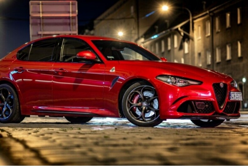 Porównaj jazdę Maserati GT MC Stradale i Alfa Romeo Giulia Quadrifoglio