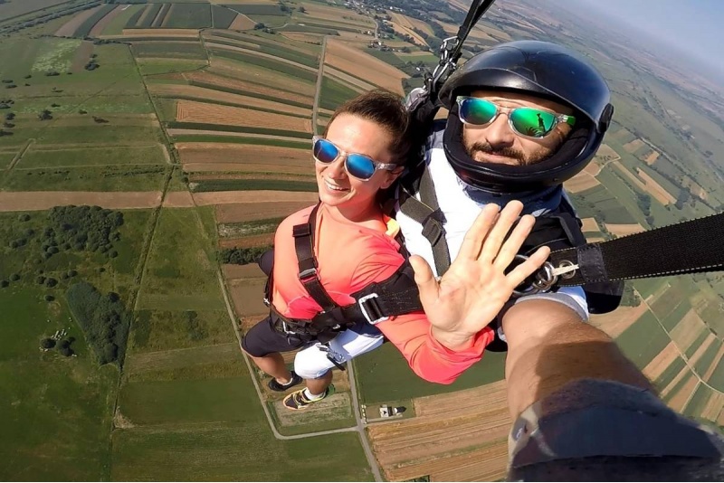 Skok w tandemie z 4000 m + fimowanie z 2 kamer