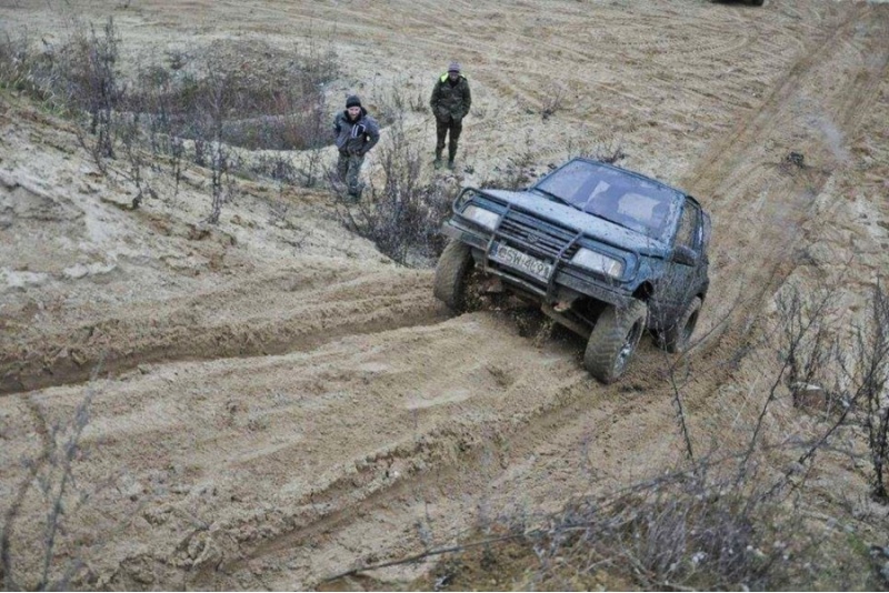 Terenowa jazda 4x4 off-road za kierownicą