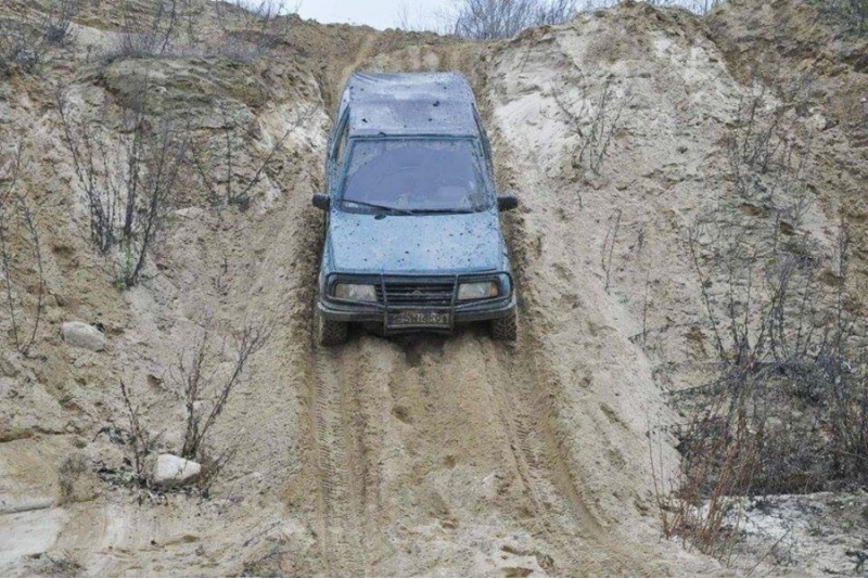 Terenowa jazda 4x4 off-road za kierownicą
