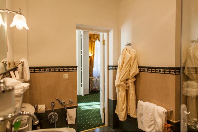 Nocleg w eleganckim pokoju Szmaragd w hotelu „TB Hotel & SPA”