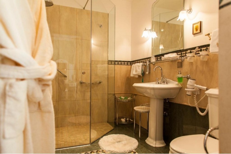 Nocleg w eleganckim pokoju Szmaragd w hotelu „TB Hotel & SPA”