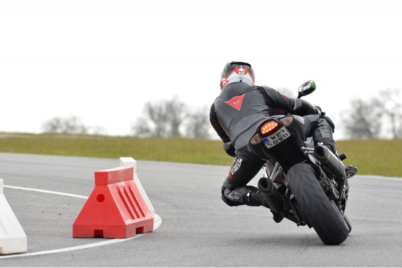Szkolenie z doskonalenia jazdy własnym motocyklem z 3MM Racing Academy