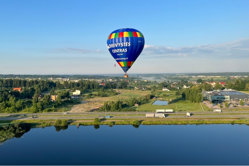 Lot balonem nad Kłajpedą z „Oreivystės centru”