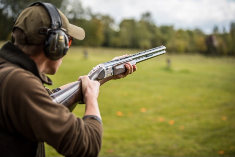 Strzelanie w latające talerze w strzelnicy „Shooting Club“ na Litwie