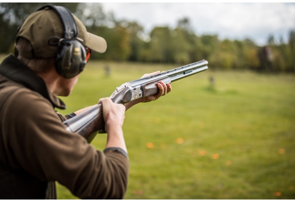 Strzelanie w latające talerze w strzelnicy „Shooting Club“ na Litwie