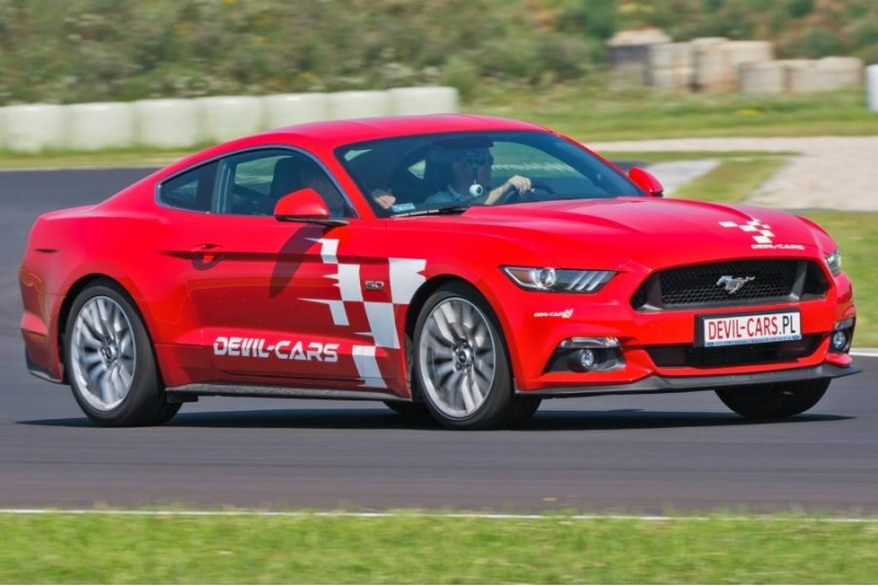 Przejażdżka za kierownicą samochodu Ford Mustang, Porsche 911, BMW M4 lub Ariel Atom