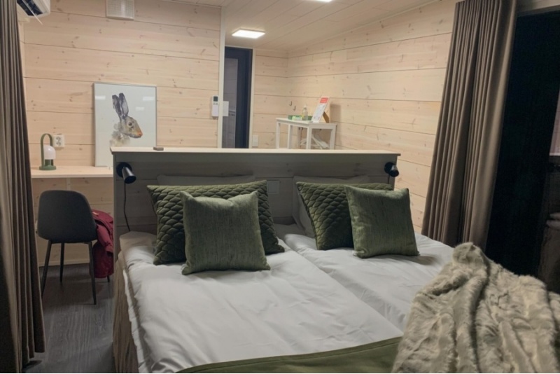 Prywatne korzystanie ze szklanej sauny i zewnętrznego jacuzzi (zimą)