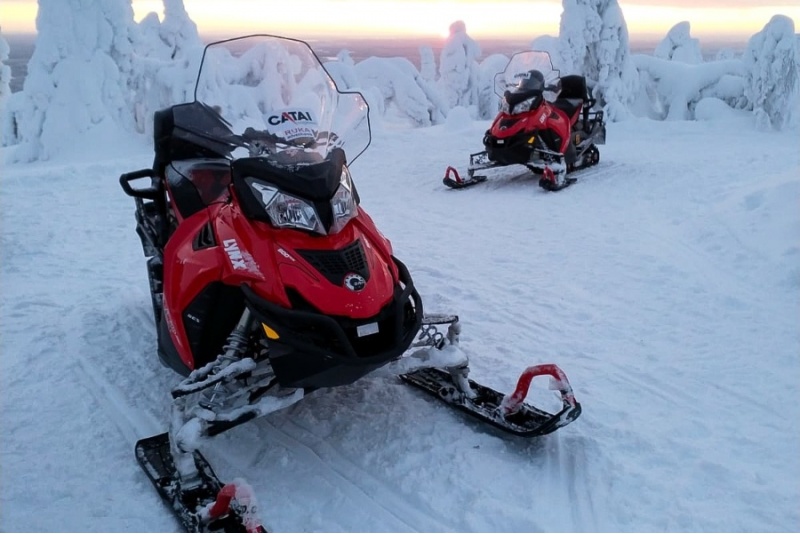 Safari skuterami śnieżnymi w poszukiwaniu zorzy polarnej dla dwojga