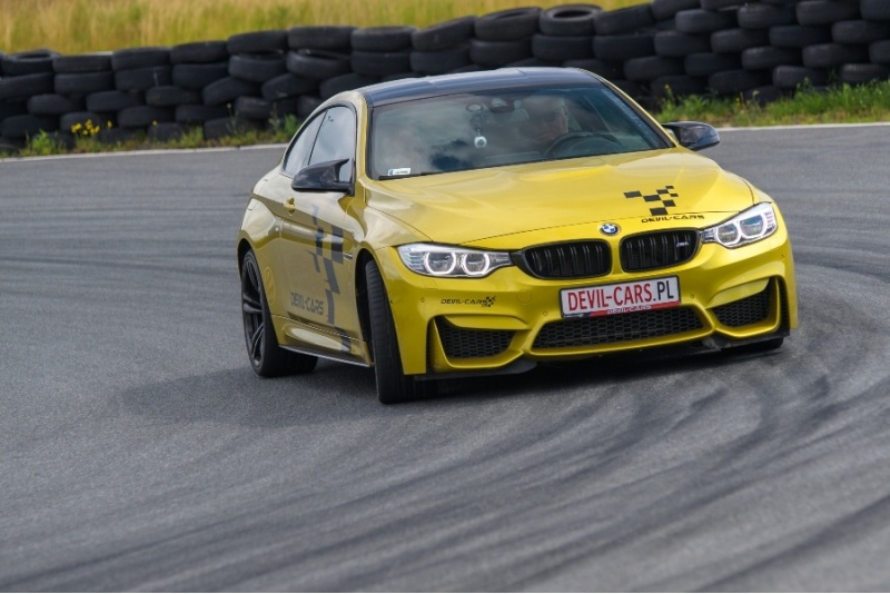 Przejażdżka za kierownicą samochodu Ford Mustang, Porsche 911, BMW M4 lub Ariel Atom