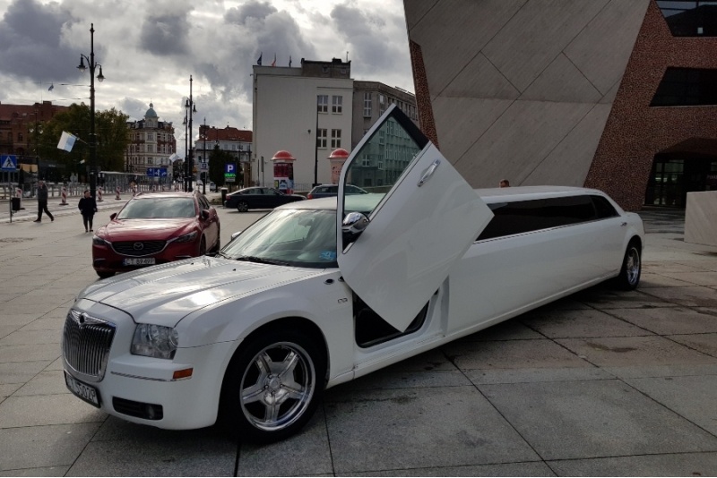 Przejazd Limuzyną Chrysler 300C w Toruniu