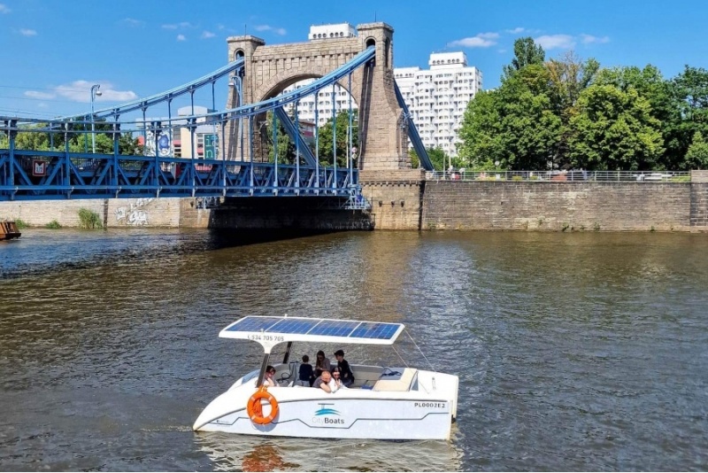 Czarter katamaranu solarnego we Wrocławiu