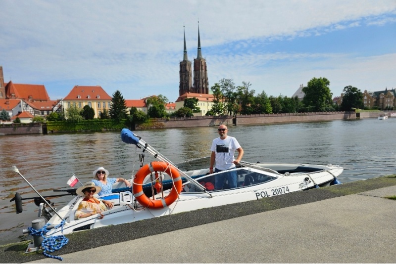 Rejs szybką motorówką po Odrze we Wrocławiu