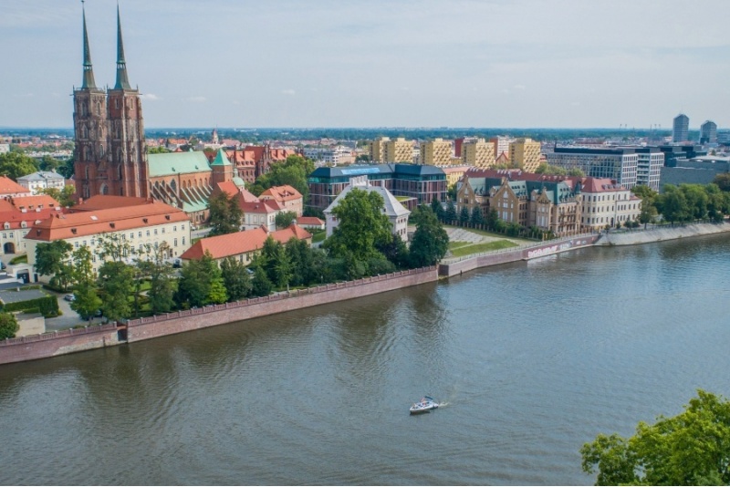 Rejs doszkalający szybką motorówką po Odrze we Wrocławiu