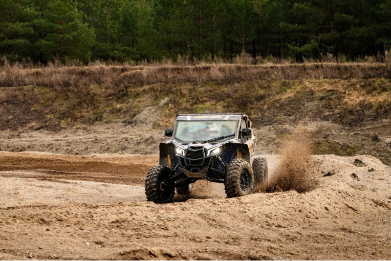 Ekstremalna przejażdżka buggy z mistrzem Dakaru Rokasem Bačiškasem w Tauragach