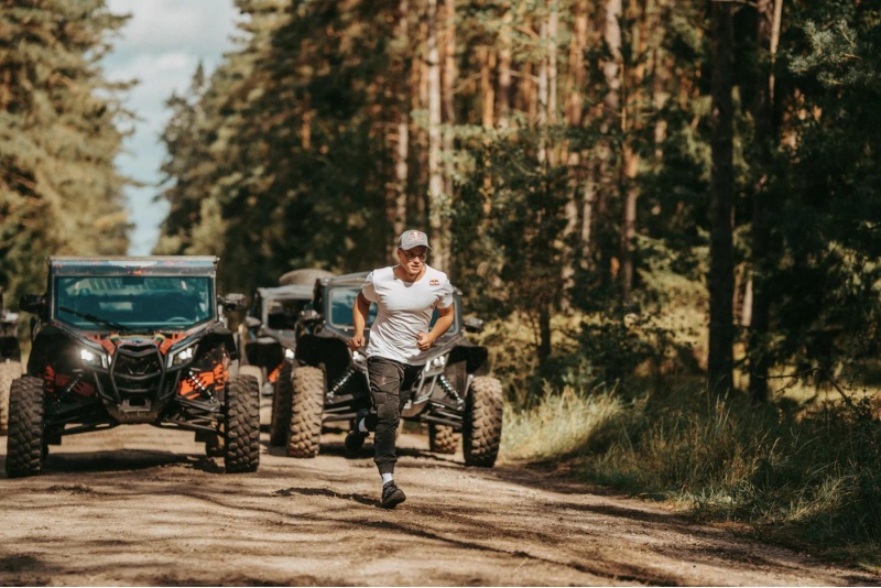 Ekstremalna przejażdżka buggy z mistrzem Dakaru Rokasem Bačiškasem w Tauragach