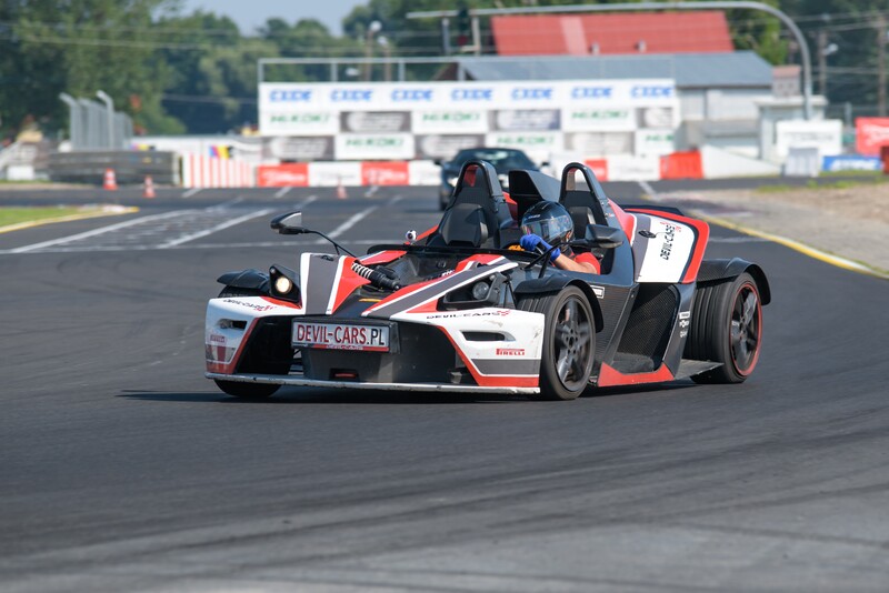 Pojedynek: Ferrari F430 vs KTM X-BOW z Devil Cars