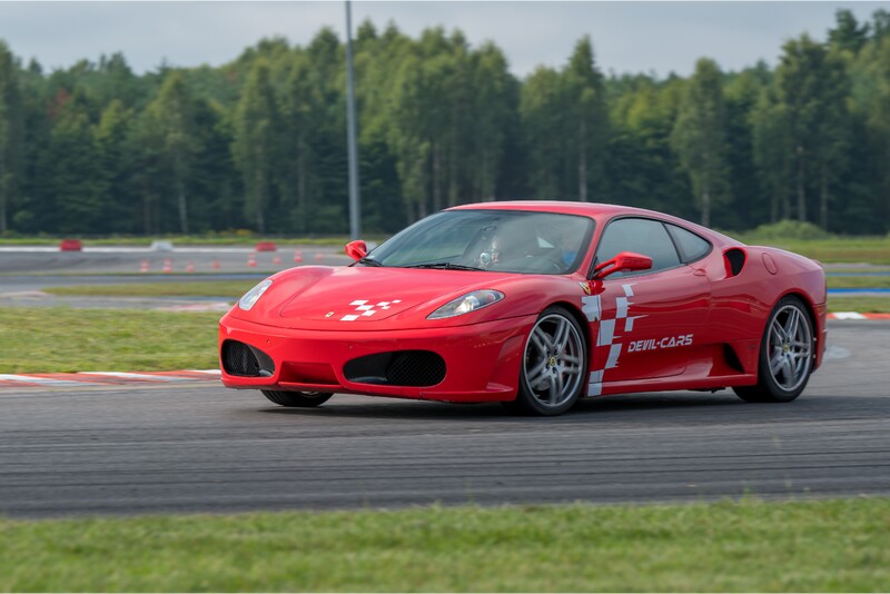 Pojedynek: Lamborghini Gallardo vs Ferrari F430 z Devil Cars