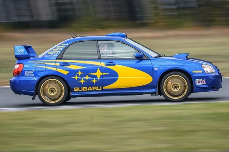 Jazda Subaru Impreza STI lub Mitsubishi Lancer Evo 10