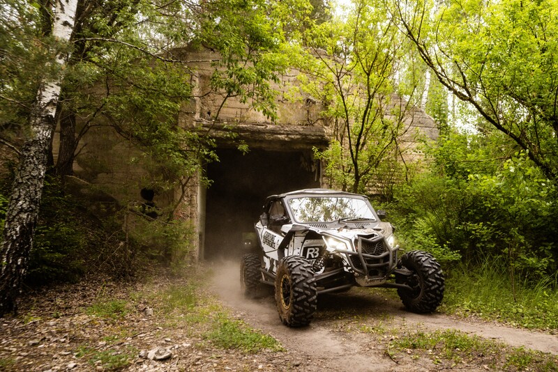 Zostań kierowcą buggy i nawigatorem Rokasa Baciuški