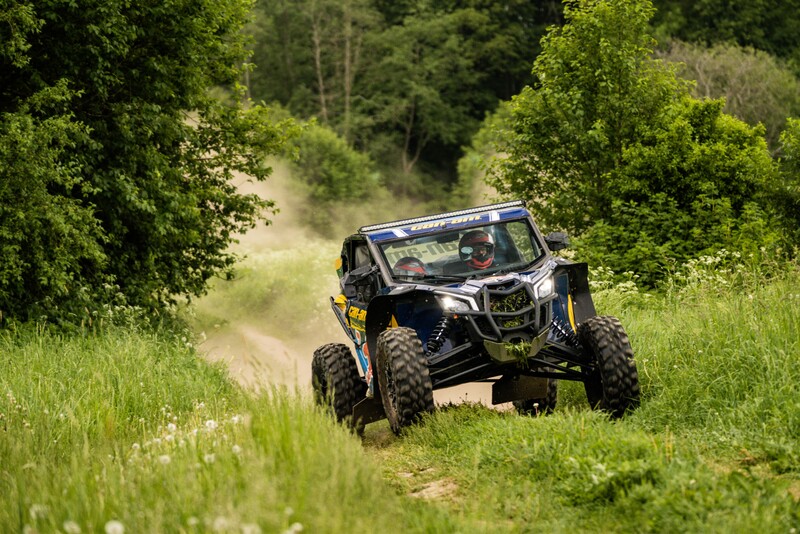 Zostań kierowcą buggy i nawigatorem Rokasa Baciuški