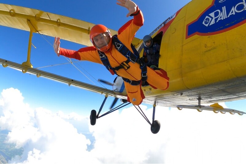 Skok ze spadochronem „Static Line” dla początkujących w Dyneburgu