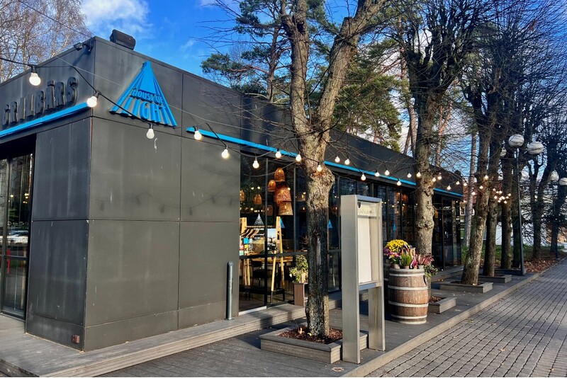 Kusząca uczta smaków w Jurmale – karta podarunkowa do grillbaru „House of Light”