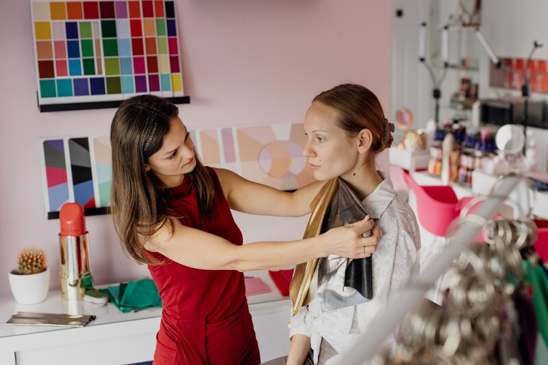 Analiza kolorystyczna w pracowni Lip Lab w Warszawie