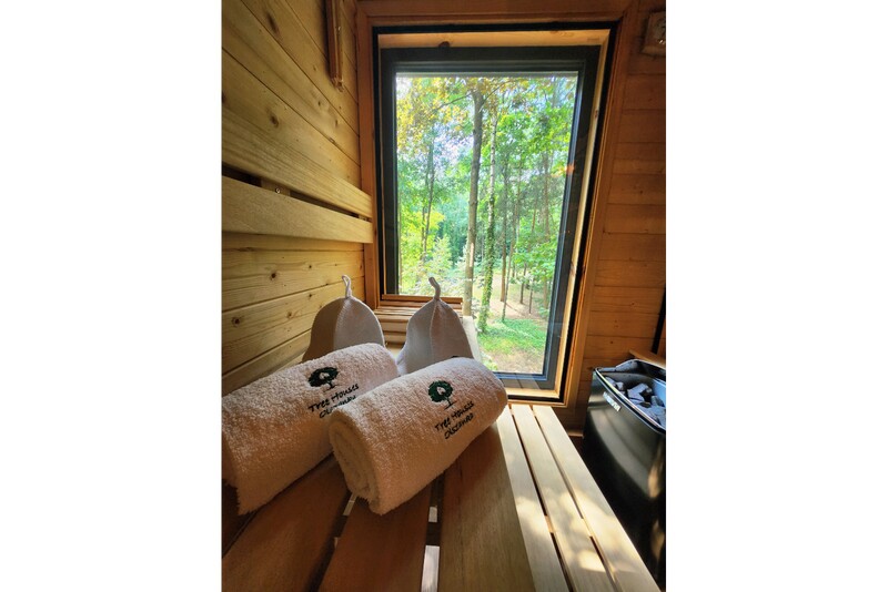Pobyt w dowolnym domku na drzewie Tree Houses