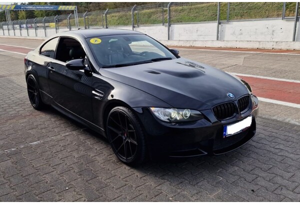 Jazda BMW M3 E92 jako pasażer po profesjonalnym torze wyścigowym