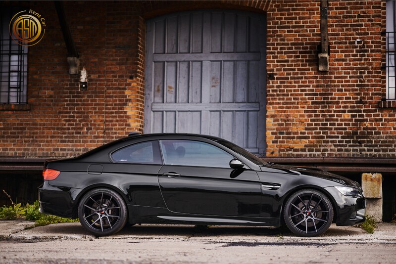 Jazda BMW M3 E92 na torze wyścigowym