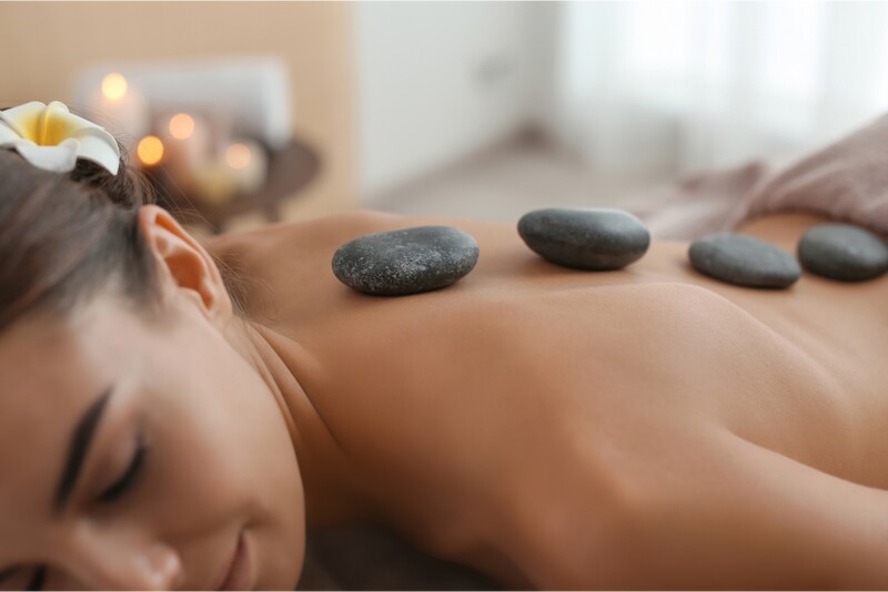 Masaż gorącymi kamieniami  w Relax SPA Bytom