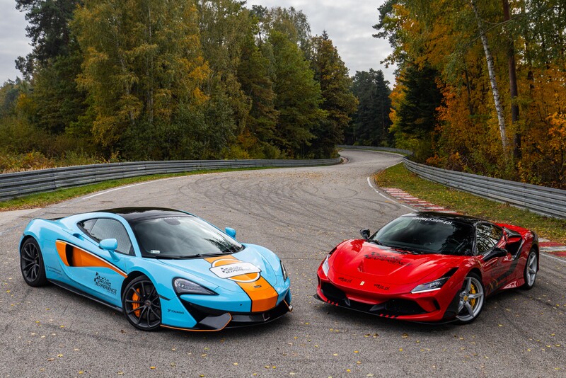 Jazda za kierownicą-pojedynek McLaren vs Ferrari