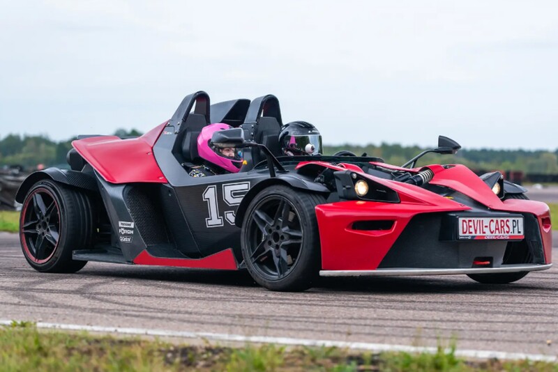 Pojedynek aut KTM X-BOW i Subaru Impreza WRX w Poznaniu