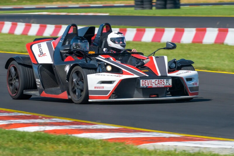 Pojedynek aut KTM X-BOW i Subaru Impreza WRX w Poznaniu