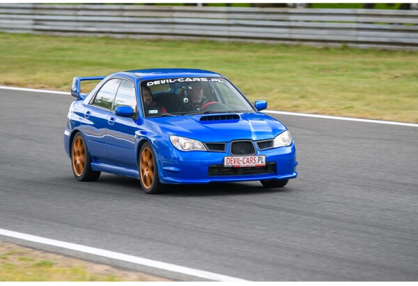 Pojedynek aut KTM X-BOW i Subaru Impreza WRX w Poznaniu