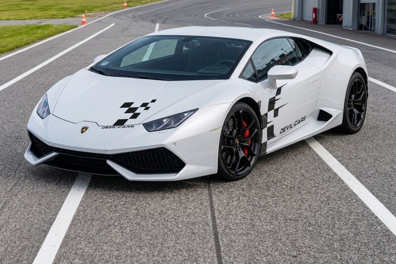 Przejażdżka za kierownicą samochodu Lamborghini Huracan na torze Poznań Główny