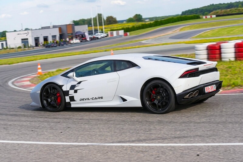 Przejażdżka za kierownicą samochodu Lamborghini Huracan na torze Poznań Główny