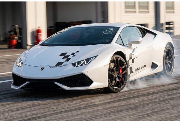 Przejażdżka za kierownicą samochodu Lamborghini Huracan na torze Poznań Główny