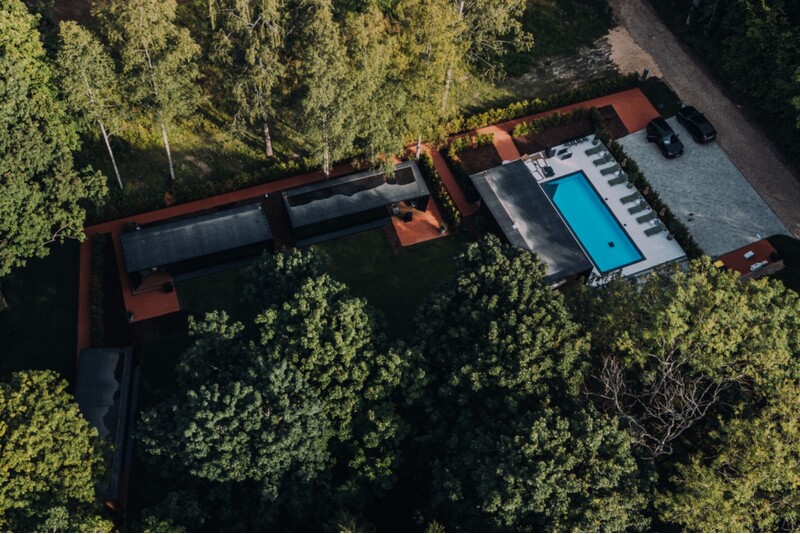 Rodzinny nocleg z sezonowym wypoczynkiem przy basenie w „Stars Resort“ w Siguldzie