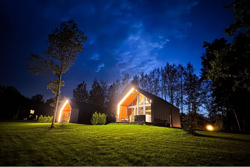 Nocleg w „Sniegi design cabin” z relaksem w saunie i jacuzzi