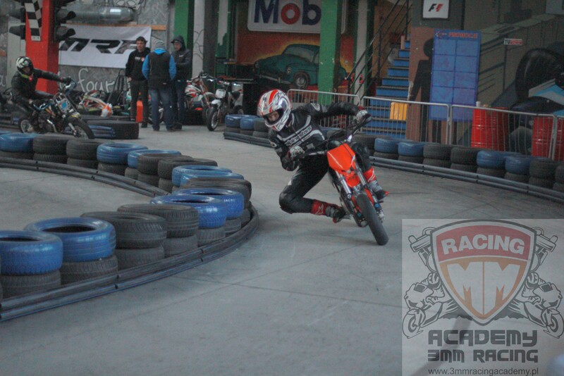 Jazda motocyklem Pit Bike z 3MM Racing Academy