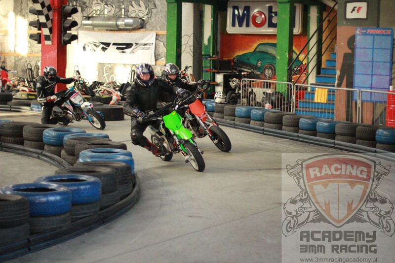 Jazda motocyklem Pit Bike z 3MM Racing Academy