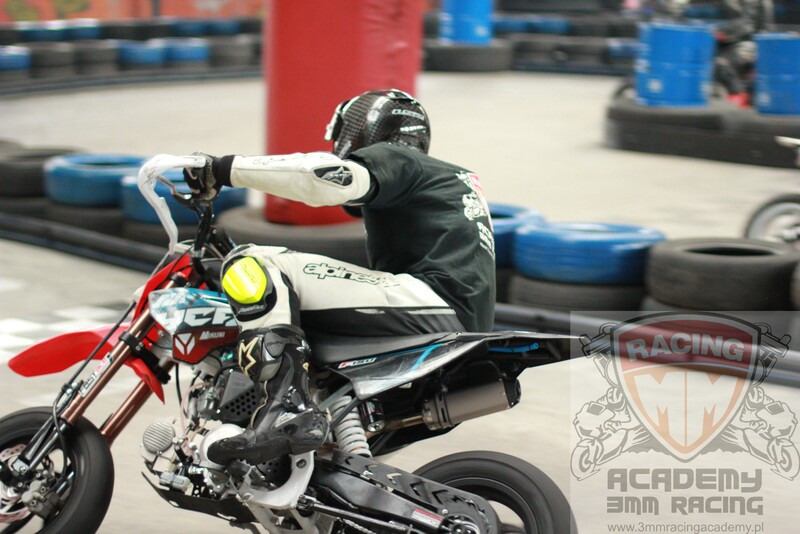 Jazda motocyklem Pit Bike z 3MM Racing Academy