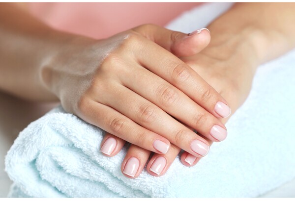 Manicure klasyczny - pielęgnacja dłoni w Doll Beauty Studio Kraków