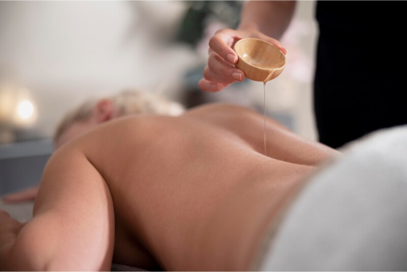 Masaż relaksacyjny rozgrzanym masłem shea o wybranym aromacie