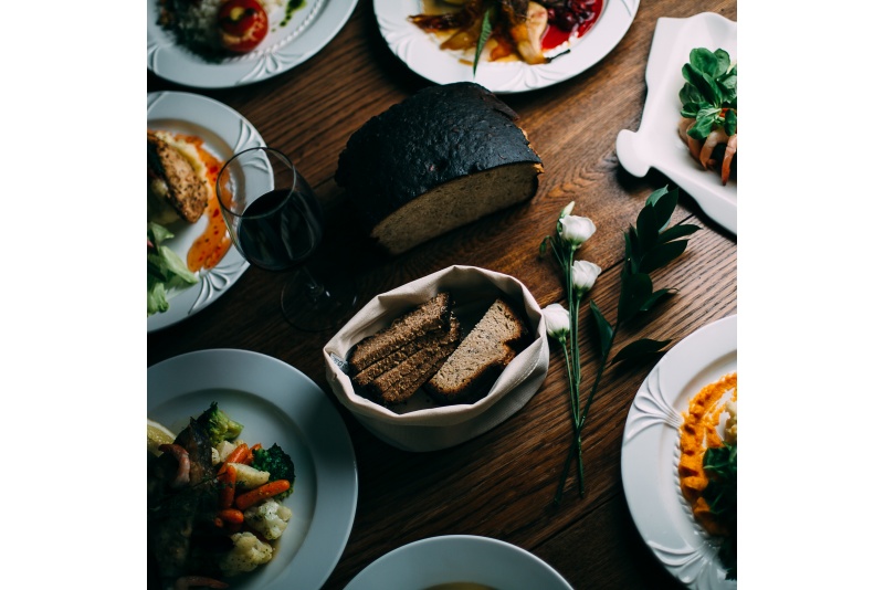 Romantyczna kolacja w restauracji dworu Bistrampolio