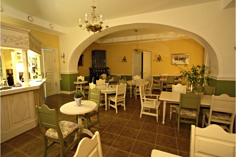 Romantyczna kolacja w restauracji dworu Bistrampolio