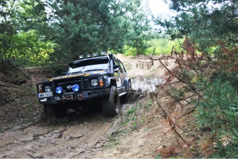 Jazda 4x4 Nissan Patrol GR dla 1-2 osób nieopodal Warszawy