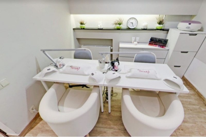 Pełny manicure i pedicure bez malowania z nałożeniem odżywki w Warszawie